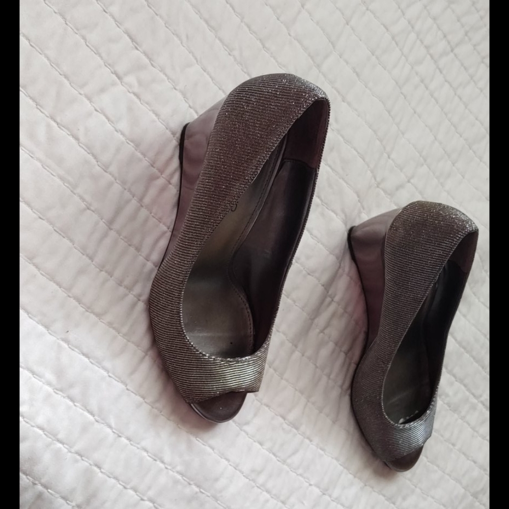 Wedge shoes